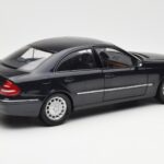 Mercedes E-Class W211 Син Metallic Kyosho 1:18 - image 3 of 8
