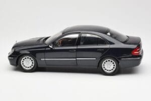 Mercedes E-Class W211 Син Metallic Kyosho 1:18 B66962147 Метал — снимка 4 от 8