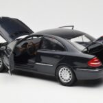 Mercedes E-Class W211 Син Metallic Kyosho 1:18 - image 5 of 8