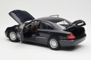 Mercedes E-Class W211 Син Metallic Kyosho 1:18 B66962147 Метал — снимка 5 от 8