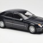 Mercedes E-Class W211 Син Metallic Kyosho 1:18 - image 6 of 8