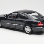 Mercedes E-Class W211 Син Metallic Kyosho 1:18 - image 7 of 8