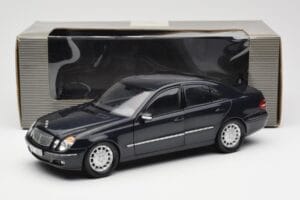 Mercedes E-Class W211 Син Metallic Kyosho 1:18 B66962147 Метал — снимка 8 от 8