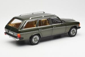 Mercedes 230T W123 T-Model Зелен Металик Norev 1:18 183730 Метал — снимка 3 от 8