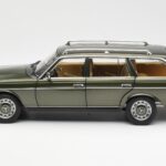 Mercedes 230T W123 T-Model Зелен Металик Norev 1:18 - image 4 of 8