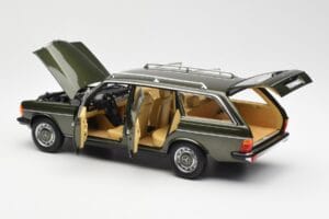 Mercedes 230T W123 T-Model Зелен Металик Norev 1:18 183730 Метал — снимка 5 от 8