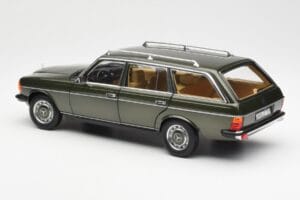 Mercedes 230T W123 T-Model Зелен Металик Norev 1:18 183730 Метал — снимка 7 от 8