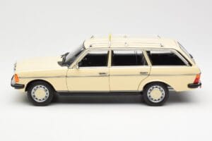 Mercedes 230T W123 T-Model Такси Norev 1:18 183731 Метал — снимка 4 от 8