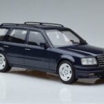 Mercedes E36 AMG S124 Синьо Otto 1:18 OT753 Смола - image 4 of 6