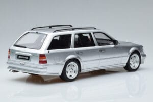 Mercedes E36 AMG S124 Сребрист Otto 1:18 OT889 Смола — снимка 2 от 6