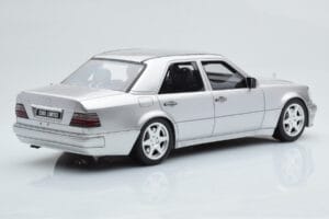 Mercedes E500 W124 Сребрист Otto 1:18 OT623 Смола — снимка 2 от 6