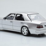 Mercedes E500 W124 Сребрист Otto 1:18 - image 5 of 6