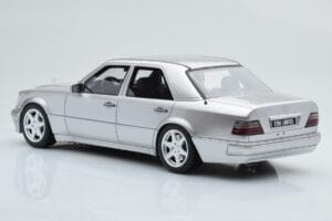 Mercedes E500 W124 Сребрист Otto 1:18 OT623 Смола — снимка 5 от 6