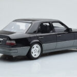 Mercedes E60 AMG W124 Черен Otto 1:18 - image 2 of 6