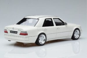 Mercedes E60 AMG W124 Бял Otto 1:18 B66040640 Смола — снимка 2 от 6