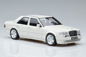 Mercedes E60 AMG W124 Бял Otto 1:18 B66040640 Смола — снимка 4 от 6