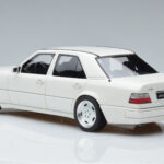 Mercedes E60 AMG W124 Бял Otto 1:18 - image 5 of 6