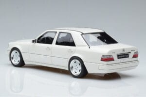 Mercedes E60 AMG W124 Бял Otto 1:18 B66040640 Смола — снимка 5 от 6