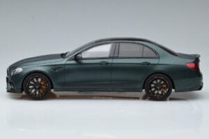 Mercedes E63 AMG Brabus 800 W213 Зелен GT Spirit 1:18 GT208 Смола — снимка 3 от 6
