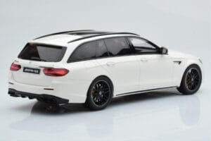 Mercedes AMG E63 S S213 T-Model Бял GT Spirit 1:18 GT795 Смола — снимка 2 от 6
