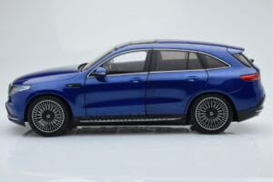Mercedes EQC 400 Brilliant Син NZG 1:18 B66963757 Метал — снимка 4 от 8