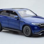 Mercedes EQC 400 Brilliant Син NZG 1:18 - image 6 of 8