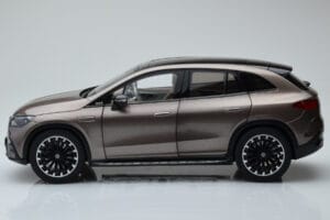 Mercedes EQE SUV X294 AMG Line Velvet Кафяв NZG 1:18 B66960836 Метал — снимка 4 от 8