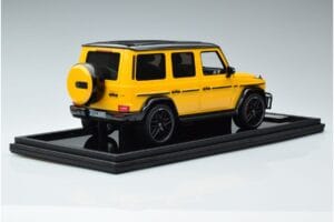 Mercedes AMG G63 W463 Жълт MotorHelix 1:18 MH018 Y Смола — снимка 2 от 7