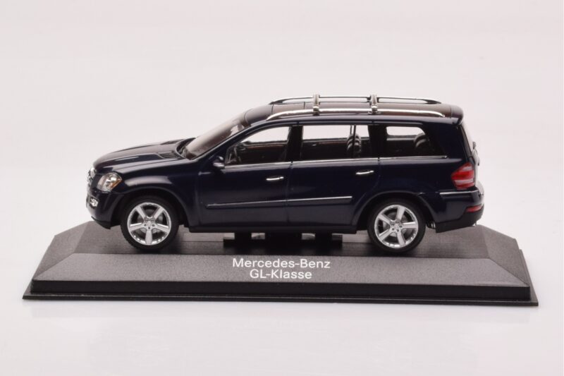 Mercedes GL X164 Tanzanite Син Minichamps 1:43