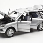 Mercedes M-Class W166 Iridium Сребърен Металик Minichamps 1:18 - image 2 of 8