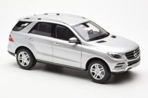 Mercedes M-Class W166 Iridium Сребърен Металик Minichamps 1:18 B66960064 Метал — снимка 6 от 8