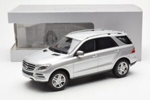 Mercedes M-Class W166 Iridium Сребърен Металик Minichamps 1:18 B66960064 Метал — снимка 8 от 8