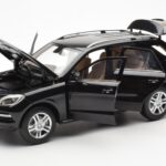 Mercedes M-Class W166 Obsidian Черен Металик Minichamps 1:18 - image 2 of 8