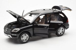 Mercedes M-Class W166 Obsidian Черен Металик Minichamps 1:18 B66960063 Метал — снимка 2 от 8