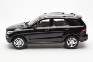 Mercedes M-Class W166 Obsidian Черен Металик Minichamps 1:18 B66960063 Метал — снимка 4 от 8