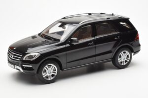 Mercedes M-Class W166 Obsidian Черен Металик Minichamps 1:18