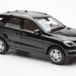 Mercedes M-Class W166 Obsidian Черен Металик Minichamps 1:18 - image 6 of 8