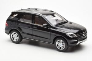 Mercedes M-Class W166 Obsidian Черен Металик Minichamps 1:18 B66960063 Метал — снимка 6 от 8