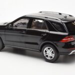 Mercedes M-Class W166 Obsidian Черен Металик Minichamps 1:18 - image 7 of 8