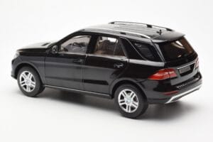 Mercedes M-Class W166 Obsidian Черен Металик Minichamps 1:18 B66960063 Метал — снимка 7 от 8