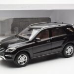 Mercedes M-Class W166 Obsidian Черен Металик Minichamps 1:18 - image 8 of 8