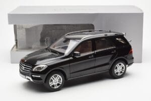 Mercedes M-Class W166 Obsidian Черен Металик Minichamps 1:18 B66960063 Метал — снимка 8 от 8