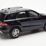 Mercedes M-Class W166 Tansanite Син Металик Minichamps 1:18 - image 3 of 8