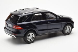 Mercedes M-Class W166 Tansanite Син Металик Minichamps 1:18 B66960065 Метал — снимка 3 от 8