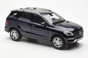 Mercedes M-Class W166 Tansanite Син Металик Minichamps 1:18 B66960065 Метал — снимка 6 от 8