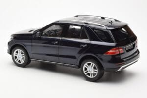 Mercedes M-Class W166 Tansanite Син Металик Minichamps 1:18 B66960065 Метал — снимка 7 от 8