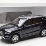 Mercedes M-Class W166 Tansanite Син Металик Minichamps 1:18 - image 8 of 8