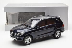 Mercedes M-Class W166 Tansanite Син Металик Minichamps 1:18 B66960065 Метал — снимка 8 от 8