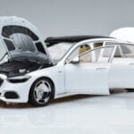 Mercedes Maybach S600 W222 V12 Biturbo Diamond Бял Almost Real 1:18 - image 2 of 11
