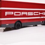 Mercedes O317 Porsche Transporter Червен CMR 1:18 - image 2 of 12